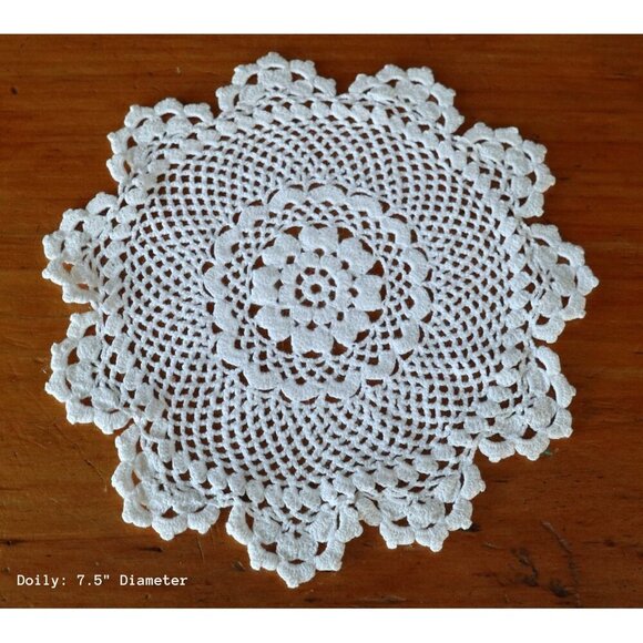 4 Doilies Doily Crocheted Tatted Doily White Vintage Doilies T2 - Picture 3 of 5